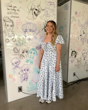 Anna Todd Instagram - had a busy week, stayed up past my bedtime a few times and saw some great friends, some that we forgot to take pics because we were talking and laughing too much 🤍 

how was your week? Mother’s Day was great, i didn’t really do anything except eat and nap so it was heavenly 

what are your plans for the week? are you feeling okay? tell me all the things 🤍