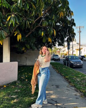 Anna Todd Instagram - Long story short, she’s happy 
🪞💌🦢🫧☀️

a couple of things that made me happy today: 

hearing Asher identify a verb 
a delicious coffee 
6am pilates 
a fun podcast / chat with the @fpxwpbooks girlies 
gimbap for lunch 
realizing that big and carrie are so f’ing toxic after years and years of shipping them 

tell me something that made you happy today, tell me all the things ☀️🫧