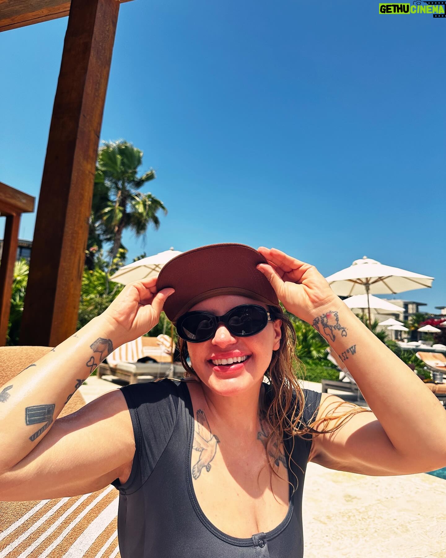 Anna Todd Instagram - sandy toes and salty air 🐚🌴🥥 to keep my birthday month going, im celebrating from paradise. this place is a dream, ive cried a few times (happy tears) and have had the bestttt food and only a tiny sunburn on one part of my back which is a huge win for me lol. i’m also taking tons of inspo for my current WIP 😉 🤫 what is your dream vacation? one you’ve already taken or would love to in the future? how is your week so far? we made it halfway through, im proud of you! tell me all the things 🌴
