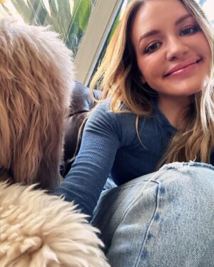 Anna Todd Instagram - happy friday 🥂☁️

how was your week? this week was chaotic for me, but in the best way. i got to spend time with my publicist @leoprny and actually hang out and chat and chill and it was so nice, @crystalandfelicity & @samzreadsbooks came to town and we had a lovely dinner, i celebrated @flaviaviotti bday with @dudamaia who i haven’t seen in a while. my social battery was dead and recharged at the same time haha 

i also have been elbow deep in my manuscript and i am literally dying to share it with yall 😭 

did you have a busy or chill week? are you excited for the weekend? are you drained or energized today? have you had your coffee yet? tell me all the things 🫶🏼