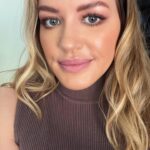 Anna Todd Instagram - My second year at @latimesfob was so much fun! being around so many book lovers makes my heart soar 📚💜 if you could meet any of your fave authors, who would it be? how was your weekend? are you currently reading anything? how are you feeling? tell me all the things ✨📚