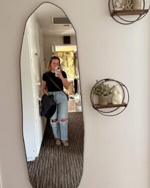Anna Todd Instagram - ☀️🌴☁️

happy mondayyy from a foggy cold LA 

how was your weekend? mine flew by, idk how it’s monday already. ash has been doing sooo well in his social group and even remembered one of the kids names 🥹 he also got into a special needs summer camp (not overnight bc heck no lol) but i’m excited for him 🥹 

i have been clearing out photos, i had almost 80k and now im down to 66k lol. but i kept seeing his baby and toddler photos and all my signings and traveling and meeting yall 🥹 i’m sooo glad i take so many photos of everything, its incredible to watch how much life has changed through my camera roll 🥹 

how many photos does your album have? am i the only one who had over eighty thousand lolol? what are you up to this week? are you watching #queenoftears yet?? if not, you MUST 

tell me all the things 🫶🏼☁️