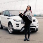 Anna Trincher Instagram - РЕНЖИК У ПЕРЕМОЖЦЯ✅ Знайомтесь, це- Юля, дівчина, яка місяць назад повірила у мрію, вирішивши взяти участь в моєму іменному ❤️ І ось вона вже отримала ключі від своєї нової автівки🙌🏻 Котик @iulia_sas__ вітаю! Прямий єфір, відео, як ми обирали переможця в збережених в хайлайтс під назвою «переможець авто»