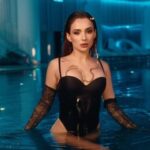 Anna Trincher Instagram - ПРЕМ‘ЄРА!! кожен зрозуміє і відчує цей кліп по своєму- але найголовніший мій стан, який я хочу передати вам через це відео: ЛЮБІТЬ СЕБЕ❤️ обирайте себе! не зраджуйте собі! нехай ця жіноча сила, яку ми з @dianagloster @marina_mangul @lerony_17 @ila.arel накопичували і передавали через свій стан- наповнить вас❤️ як завжди, за репости в сторіс, лайки і коментарі під кліпом в ютюб - я роздаю 💰 💰 Хух, лети пташечка!