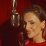 Anna Trincher Instagram - ПРЕМ‘ЄРА!!! Сьогодні у нас з @omargalieva.alena @zlata.ognevich @enleomusic @demchukmusic @positiff Вітаю усіх з Днем Святого Миколая🫀 І тих у кого під подушкою ще з‘являються подарунки і тих, хто вже сам собі став Миколаєм! Нехай всі негаразди підуть туди, куди і сон (так казала моя ба), а зранку ви прокинете з передчуттям чуда, та свята, чекаючи цієї казкової миті під подушкою) Хочу нагадати: всі кошти з прослуховувань цієї пісні ми передаємо хлопчику, у якого війна забрала батьків… тому, слухаючи цю пісню, ви не тільки заповнюєте свою пустоту добром і правильними вібраціями- а і робите класну справу. Посилання в сторіс🦋