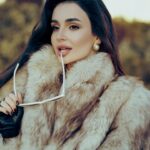 Anna Trincher Instagram - Якщо будете гнатись за метеликами- вони полетять Але, якщо ви витратите час на створення гарного саду, метелики повернуться до вас. Коли ви зосереджуєтесь на удосконаленні- все що ви хочете прийде до вас ❤️ Не переслідуйте- притягуйте) Моя чарівно- талановита команда: дівчулі привіііт)) зараз всю команду сюди прикреплю Фото @malkina.art Відео @anna_iashchuk Стиліст @robeen.stylist Мейк @annet.k_makeup Волосся @hair_kass