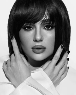 Anna Trincher Instagram - Свого психолога, часом, важче знайти ніж чоловіка
Але не зупиняйтесь, ментальна гігієна- наше все🙏🏻

Зі мною працювала надзвичайна команда: 
Ph @l.koshova_ph 
Style @robeen.stylist 
Mua @viktoriy_mua 
Hair @burly_bush