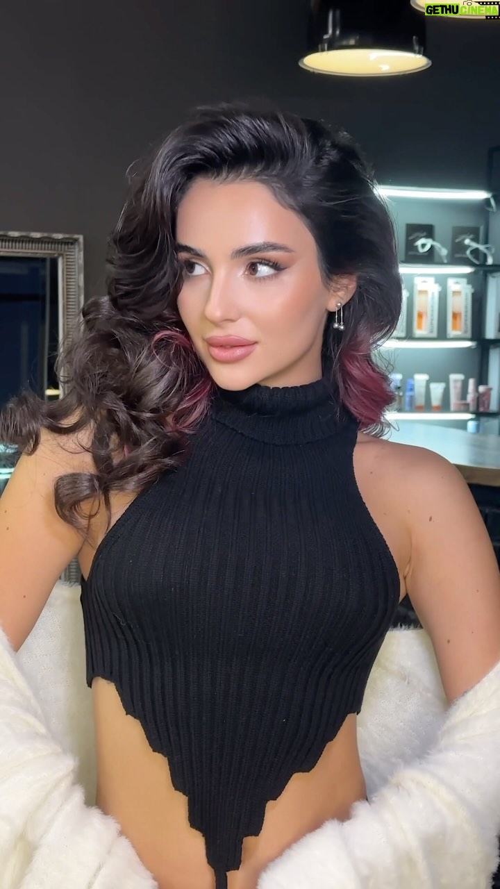 Anna Trincher Instagram - 🫂 нова пісня в процесі 🤝
