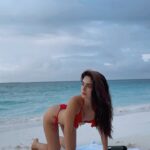 Anna Trincher Instagram - Зосередьтесь не на зовнішніх обставинах- а подивіться на свій внутрішній світ Почніть його вичищати, будувати, розмальовувати фарбами, плекати (це може бути боляче, люди, які не будуть відповідати вашій внутрішній складовій- підуть з вашого життя) У вас з’явиться ресурс, енергія і любов до всього навколо🧘🏻‍♀️ і, найголовніше, любов до себе! В такому стані ви будете здатні на все, ви будете притягувати найкращіх людей, найкращі обставини, ви зможете любити і давати любов всьому живому навколо Тільки так ви можете стати гармонійною і щасливою людиною❤️