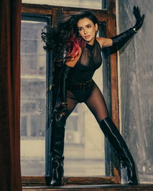 Anna Trincher Instagram - Моя сила- в моєму стані 
Моя зброя- мій спокій 

Team: 
Ph by: @troyan_photo_ 
Style: @robeen.stylist 
Mua: @savchenkoalyona
Hair: @katerina_butsan