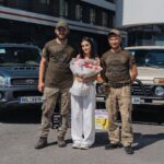 Anna Trincher Instagram - 6 грудня День Збройних Сил України! Надважливі люди сьогодення! Дякую за ранок, за промінці сонця, за ранкову каву, за зустрічі, за концерти, за близьких поруч, за нашу землю, за наше повітря. Дякую, за життя! За допомогою концертів, іменного збору та мого донату вдалося купити ще один автомобіль, що поїде до хлопців та дівчат в Авдіївку. Скоро закину звіт) А це фото двох попередніх, які ми купили з мого всеукраїнського туру❤️ далі більше)