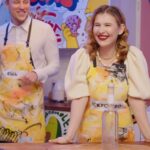 Anna Tsukanova-Kott Instagram - Что подарить на 23 февраля? Конечно, ужин! Какой приготовить? Как подать? На все эти вопросы мы дали ответ! 😉 Кулинарное Шоу «Ешь Искусство» 2 выпуск уже в ВК! Ссылка в шапке профиля ⤴️ Анна Цуканова-Котт @anna_tsukanova_kott вместе с шеф-поваром @vladelo Владом Корпусовым готовит морских гребешков с жемчужинами из мастики , подают деликатес с сухими льдом. Теперь высокая кухня возможна в домашних условиях! 🫶🏻 #аннацукановакотт #ешьискусство #еда #23февраля #праздник #23февраляподарок #подарок #шоу #премьера #весна #reels #москва #рекорд #аннакоттвидео #видеосъемка #выпуск #презентация #едаедаеда #едадляжизни #едабезвреда #ялюблюготовить #готовка #рецептынакаждыйдень #зож #зож💪 #едакрасиво #шеф