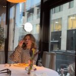 Anna Tsukanova-Kott Instagram - В эту пятницу главное найти с кем выпить 🍷 #подруга #тренд #аннацукановакотт #ешьискусство #reels #москва #девушки #подруги #подругинавсегда #восьмидесятыесериал #сериал #ресторан #подборкаприколов #прикол #останкино #музей #красотавокругнас #ресторанымосквы #подругамоя #любимая #красотастрашнаясила #вино #ужин #ужиннадвоих #пятница #постучисьвмоюдверь