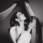 Anna Tsukanova-Kott Instagram - Какое фото вы бы поставили первым? PH @makovka.photo MUA @mas_dar STYLE @pollywhatsup #аннацукановакотт #актриса #чб #чернобелое #кукла #фотосессия #арт #модель #фотовстудии #фотосъемка