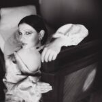 Anna Tsukanova-Kott Instagram - Какое фото вы бы поставили первым? PH @makovka.photo MUA @mas_dar STYLE @pollywhatsup #аннацукановакотт #актриса #чб #чернобелое #кукла #фотосессия #арт #модель #фотовстудии #фотосъемка