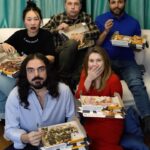 Anna Tsukanova-Kott Instagram - Вечеринка 30 🍕 #дикийангел #сериал #вечеринка #возраст #друзья #компаниядрузей #вечер #посиделки #аннакоттвидео #ешьискусство #аннацукановакотт #актриса #блогер #блогеры #москва #friends #friend #bloger #москвасити #friendsforever #юморжизни #юморок #смех #смехдослёз