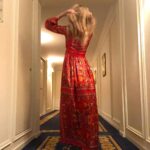Annabelle Wallis Instagram - Thank you @toryburch this 70’s inspired silk dress is stunning. Thank you too for all your incredible charitable work through @toryburchfoundation helping to empower women and women entrepreneurs 🙏