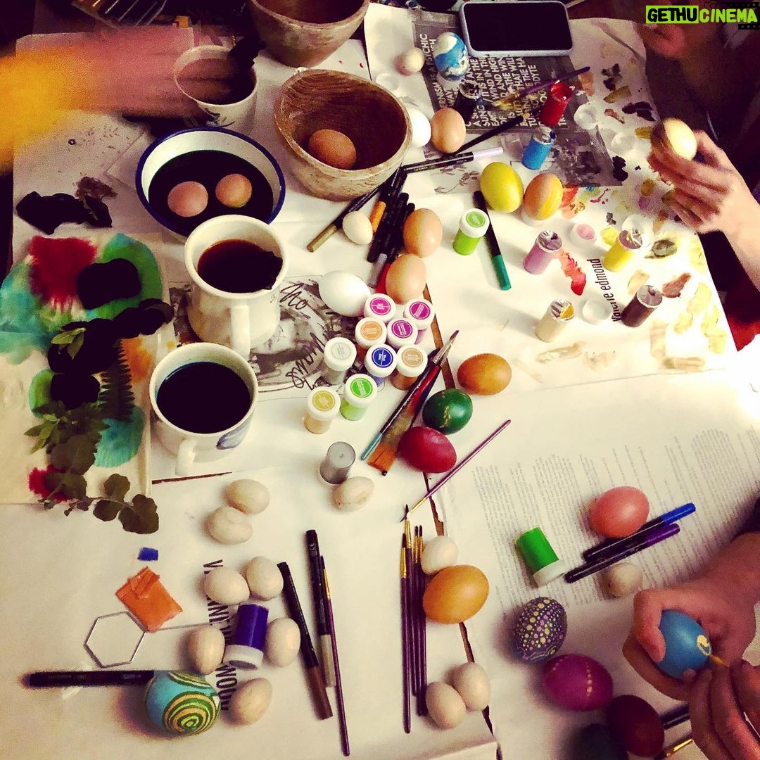 Annabelle Wallis Instagram - Happy Easter from mine to yours. โค๏ธ๐งก๐๐งกโค๏ธ๐๐