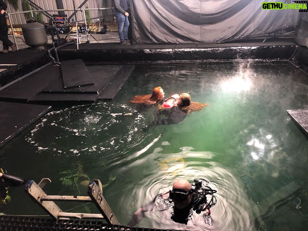 Annabelle Wallis Instagram - Monday Morning underwater stunts 🦑🥴