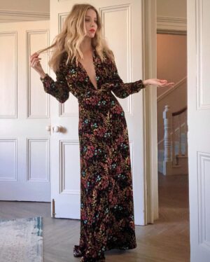 Annabelle Wallis Instagram - Thank you @dior for turning my last weekend in isolation into a glamorous dream and sending Paris to me!! I wish I was in Paris with you all. Thank you for reminding me how wonderful it is to dress up and play! 
Congratulations @mariagraziachiuri and the whole team at @dior for an incredible couture presentation. It was stunning. Thank you for having me 💙