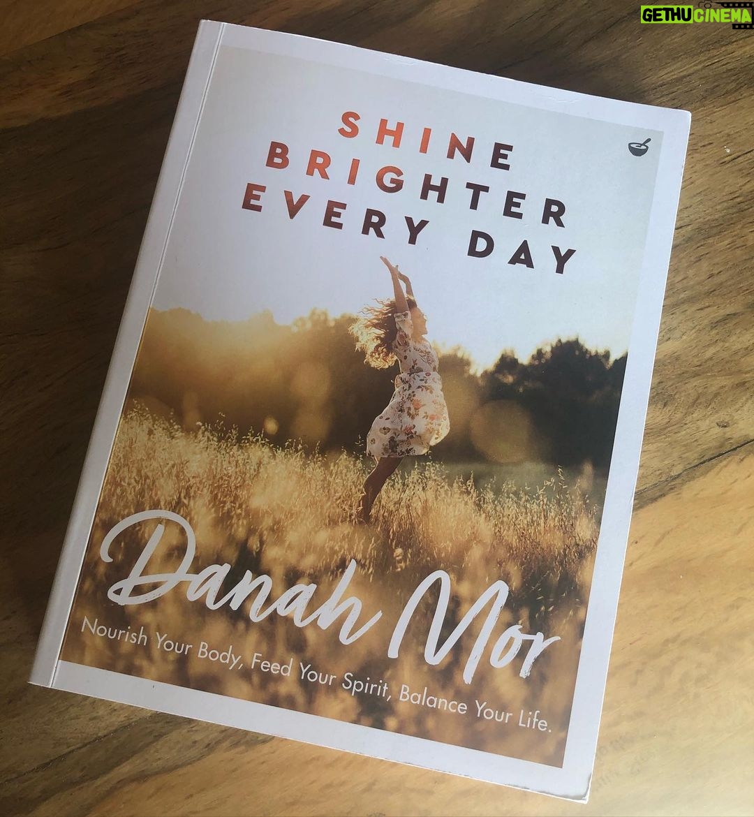 Annabelle Wallis Instagram - My beautiful friend @danah_mor has written a lovely book “Shine Brighter Every Day” you can get it on amazon and all bookstores online!! Danah is passionate about bettering our lifestyle and diet. Her practical, simple and guilt-banishing approach makes it a great handbook to health. She has also made it easy to share with kids. Her mission is to help re-establish people’s health in hope that they can live disease free. In a time of Covid-19, I have found great solace in improving my immune system here at home. This book has been a great help. I hope it helps you too. Thanks Danah for writing a book that helps people. All my love to you all xx @danah_mor #shinebrightereveryday #morlifewellness