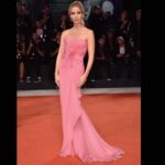 Annabelle Wallis Instagram - Thank you @armani @armanibeauty #venicefilmfestival2019 #armani @samanthamcmillen_stylist @valeriaferreiramakeup @halleybrisker