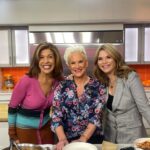 Anne Burrell Instagram - Gooooooood morning all you lovely people!!! I’m cooking and chatting with @hodakotb and @jennabhager this morning on @hodaandjenna Check us out! And have a great day!!@todayshow @todayfood #ilovewhatido #luckygirl