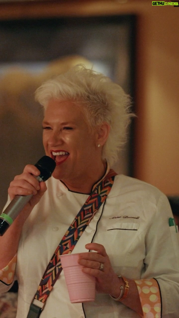 Anne Burrell Instagram - a delectable, intimate night with @chefanneburrell & @chefaaronsanchez. last night’s menu consisted of: 🥗 wilted romaine salad 🍤 mexican shrimp and grits 🥩 big brown braised short ribs 🍰 mexican chocolate molten cake today we head to the island to enjoy a beachside BBQ from Andrew Zimmern and Marc Murphy. let’s soak up some sun! #chefsmakingwaves 🎥 : @lochkeyvideo