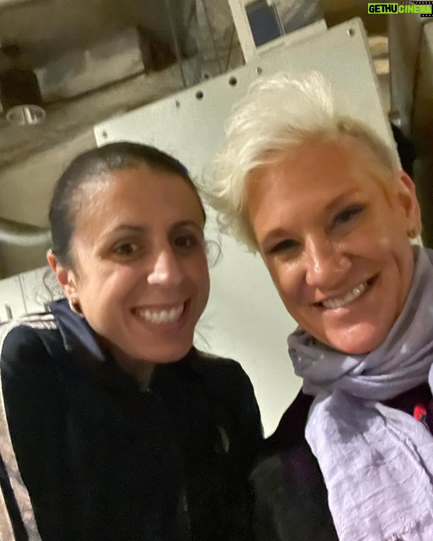 Anne Burrell Instagram - A STELLAR night @thegarden last night cheering on MY @nyrangers to another big FAT “W” thanks to @jimmyvesey26 !!! Thanks for the great pics @mfarsi!! @itsmetherealtc @sebastiancomedy @dominic.sessa #luckygirl #ilovewhatido