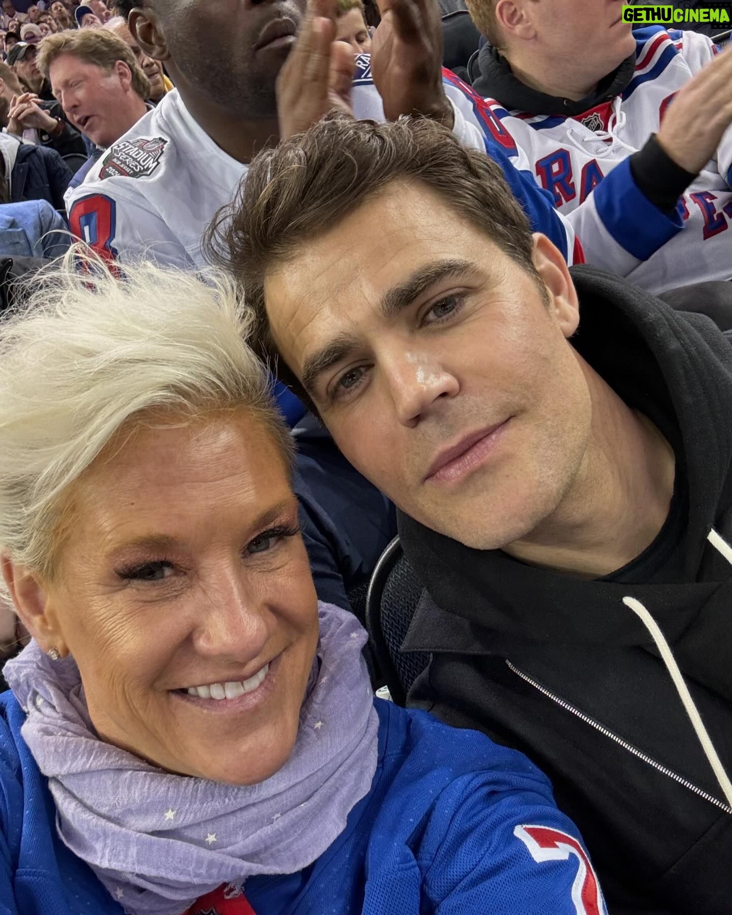 Anne Burrell Instagram - A STELLAR night @thegarden last night!!! MY @nyrangers win game 2!!! An AMAZING crew in the house!!! Thank you @mfarsi for the fantastic pics!!! #lgr #luckygirl #ilovewhatido