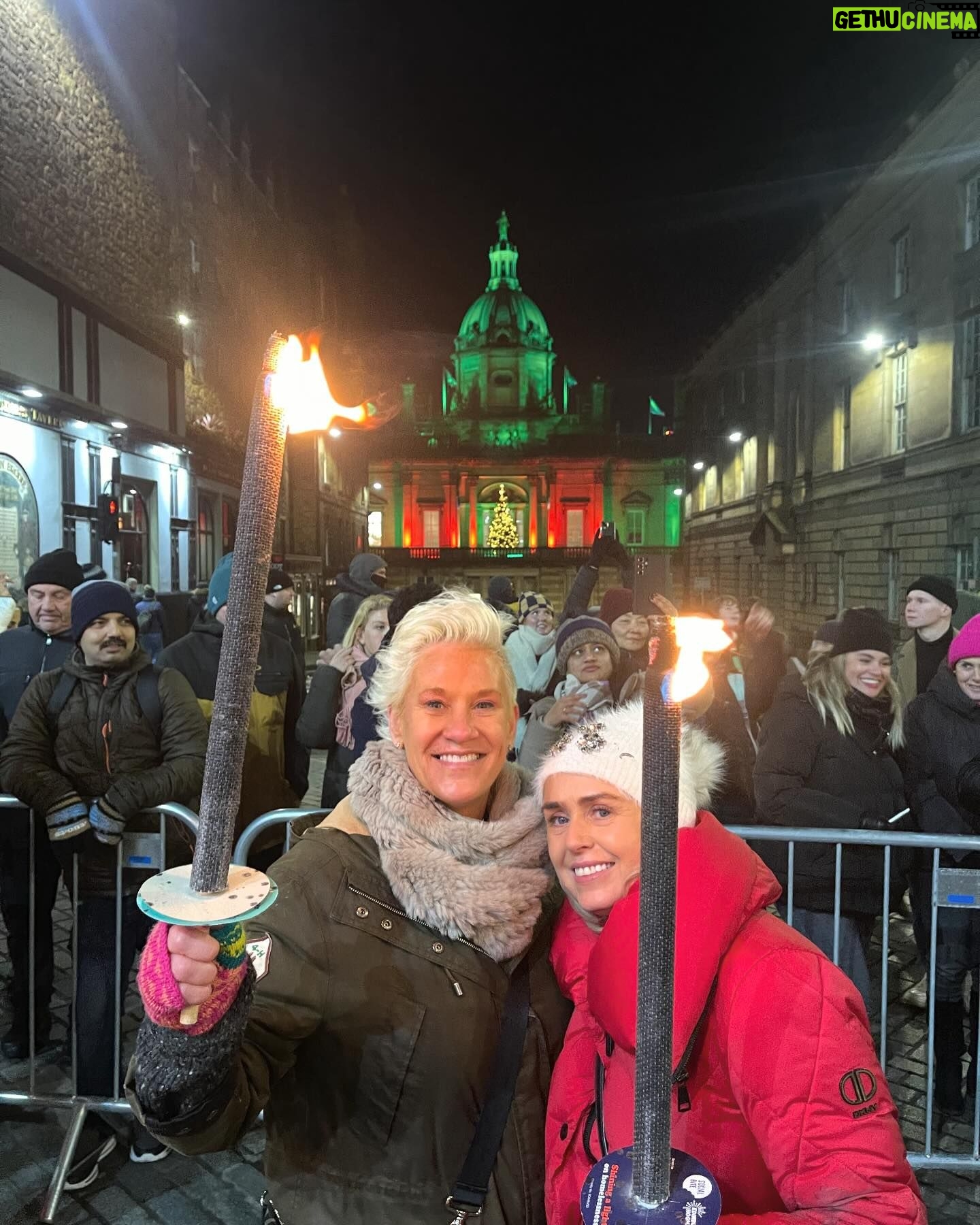 Anne Burrell Instagram - #theclaxtons hit Edinburgh for the Torchlight Procession!!!! Sooooo great meeting up with @sheena_mcg !!! #hogmanay #luckygirl #ilovewhatido #edinburgh
