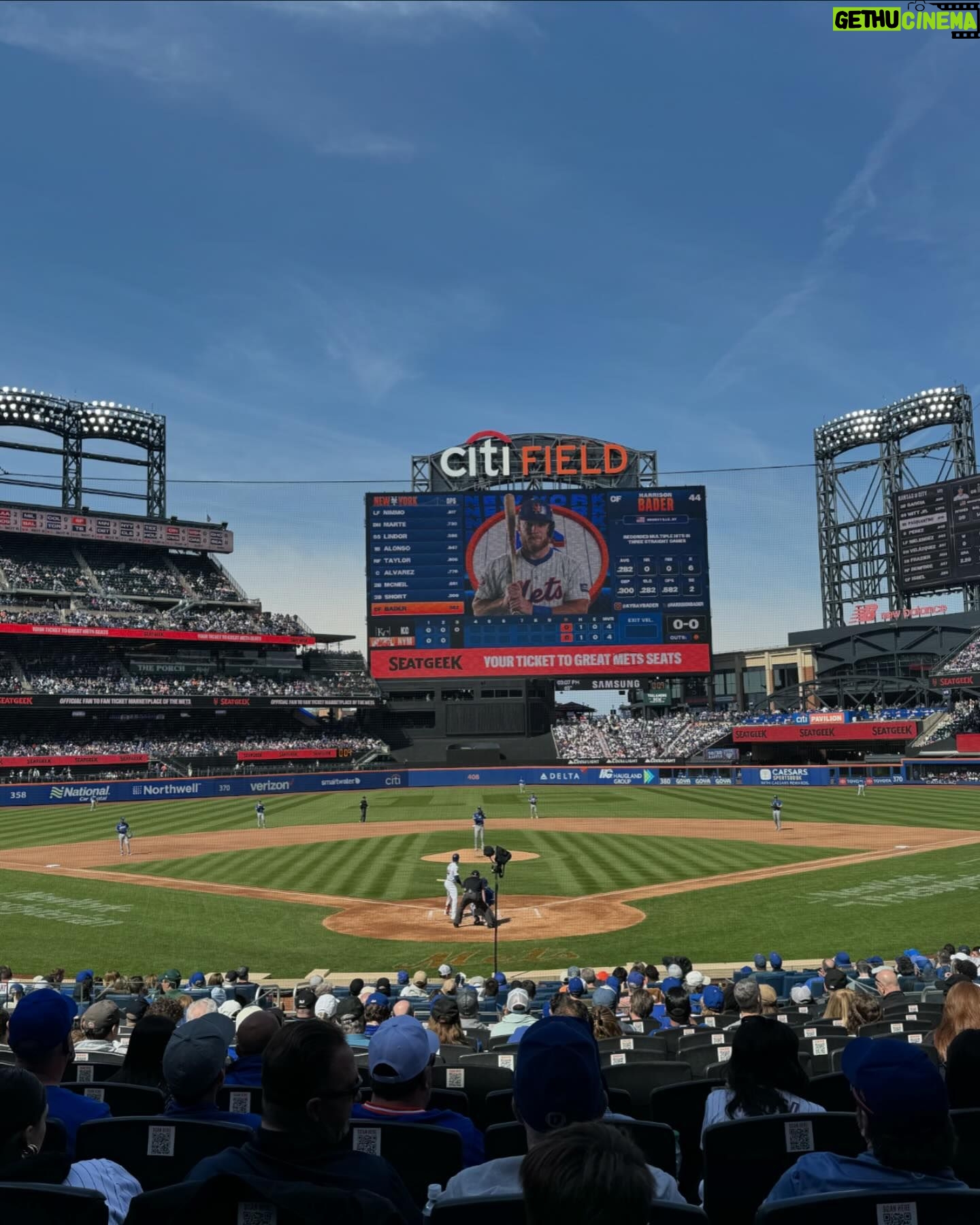 Anne Burrell Instagram - Put me in coach!!!! A FANTASTIC Sunday having some #anneburrellsitalianeats @citifield !!!! What a great Sunday!!!!! #theclaxtons #ilovewhatido #luckygirl @itsmetherealtc