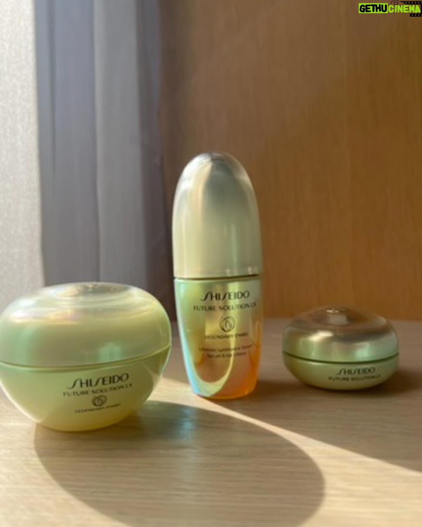 Anne Thongprasom Instagram - ✨My everyday serum for timeless luminous skin ✨ @shiseido Future Solution LX Legendary Enmei Ultimate Luminance Serum สกินแคร์ตัวโปรดของแอน ที่ผสานส่วนผสมสุดเลอค่า Legendary Enmei herb และ Green Treasured Silk เพื่อผิวดูอ่อนเยาว์ แลดูเปล่งประกายในทุกๆวัน♥️ #FutureSolutionLX #IAMLEGENDARY #ShiseidoThailand