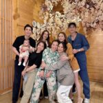 Anne Thongprasom Instagram - ขอบคุณเจ้าของร้านคาดผ้ากันน้ำนมนะคับ 👶🏻ที่เลี้ยงป้าๆลุงๆ☺️🤍 สุดทุกคำ! 🍣🤍 @momono.thailand