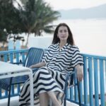 Anne Thongprasom Instagram - หามุมถ่ายรูปไปเรื่อยๆ☺️📷 💦🌊🌿🌥️ #UniqloxMarimekko #uniqlothailand