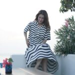 Anne Thongprasom Instagram - หามุมถ่ายรูปไปเรื่อยๆ☺️📷 💦🌊🌿🌥️ #UniqloxMarimekko #uniqlothailand