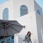 Anne Thongprasom Instagram - หามุมถ่ายรูปไปเรื่อยๆ☺️📷 💦🌊🌿🌥️ #UniqloxMarimekko #uniqlothailand