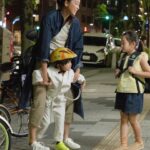 Anne Watanabe Instagram - 「私たちの声」 本日、9月1日からいよいよ公開です。 世界各国の女性監督と女優がタッグを組んでそれぞれ作った短編は、どれも全く違う味わいがあります。 日本代表は呉美保監督と私で勤めさせていただきました。 日本の母親って、何でも1人で大半を背負うのが半ば当たり前。それってどうなのとか、どうしようとか、考える暇も無く、毎日はやってくる。 休みという休みのない繰り返しのような毎日の中に、ふとやってくる、あるサプライズ。 側から見たらささやかな日常の起伏なのかも知れないけれど、私は毎回見ると泣いてしまいます🥲それはあったかい涙。 ぜひ、観てください！ A short omnibus film ［Tell It Like A Woman]that director Mipo Oh and I participated in is being released in Japan today. I play a Japanese mother. In Japan, most women are responsible for a large percentage of housework and childcare. Many women bear this responsibility alone. Every day comes and goes in a hurry, with no time to think about anything. A surprise comes in the midst of the repetitiveness of daily life. I cry every time I watch this movie. The tears are heartwarming. This movie will be released outside Japan. Please watch it!