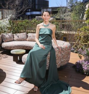 Anne Watanabe Instagram - Ce fut une très belle journée.
 Félicitations et merci!!

#CartierAzabudai
#CartierHighJewelry
#Cartier
@Cartier