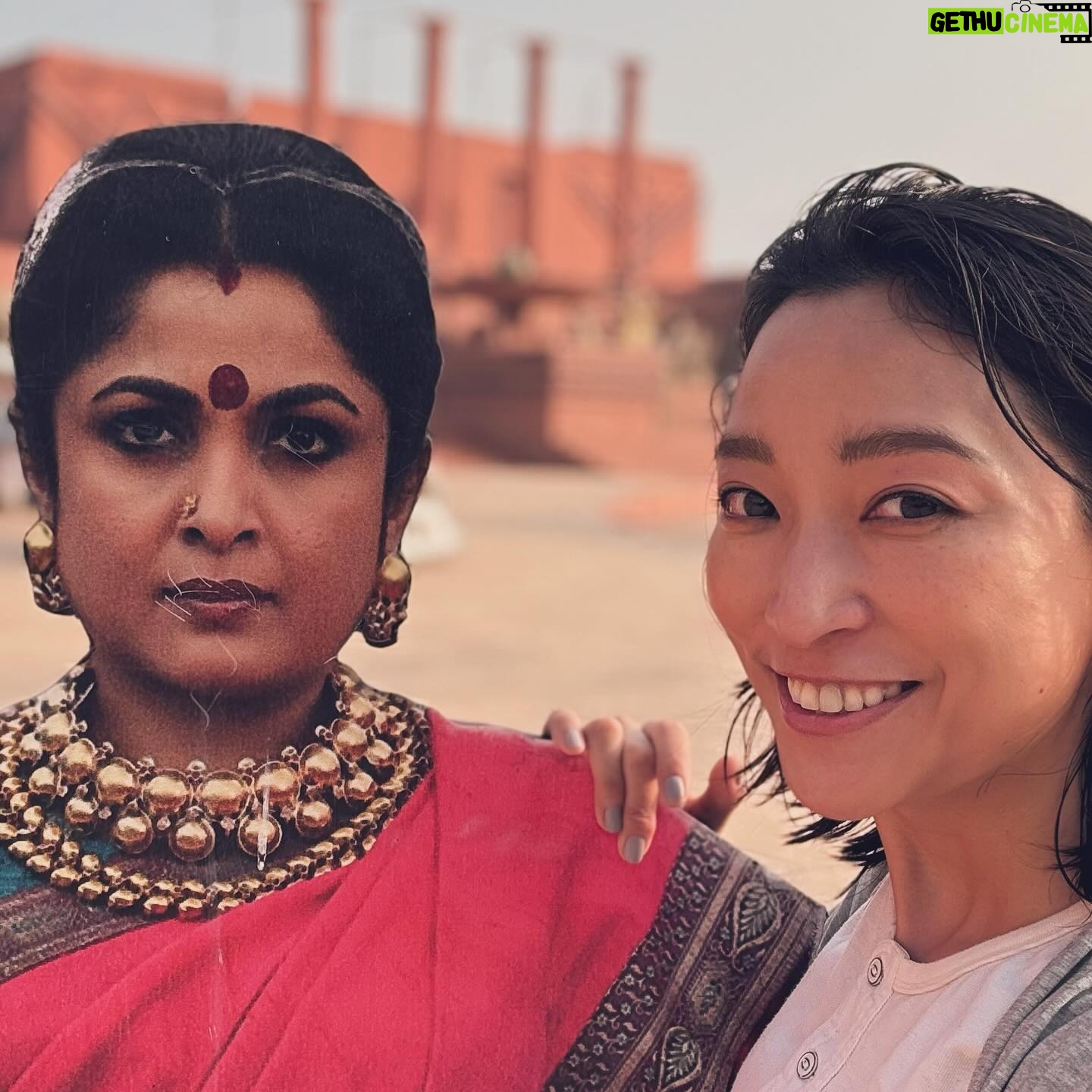 Anne Watanabe Instagram - ジャイ!マヒシュマティ!! జై మాహిష్మతి!!(ジャイマヒシュマティ) ジャイホー!! 映画「バーフバリ」のロケスタジオだよ!! ほんものだよ!!!ワー!! 尊みの極み☺️ YouTubeでも🇮🇳のビデオアップしています😚 #జై మాహిష్మతి #ジャイホー I loved the movie Baahubali and went to a shooting studio in India! @ssrajamouli @baahubalimovie @spurmagazine