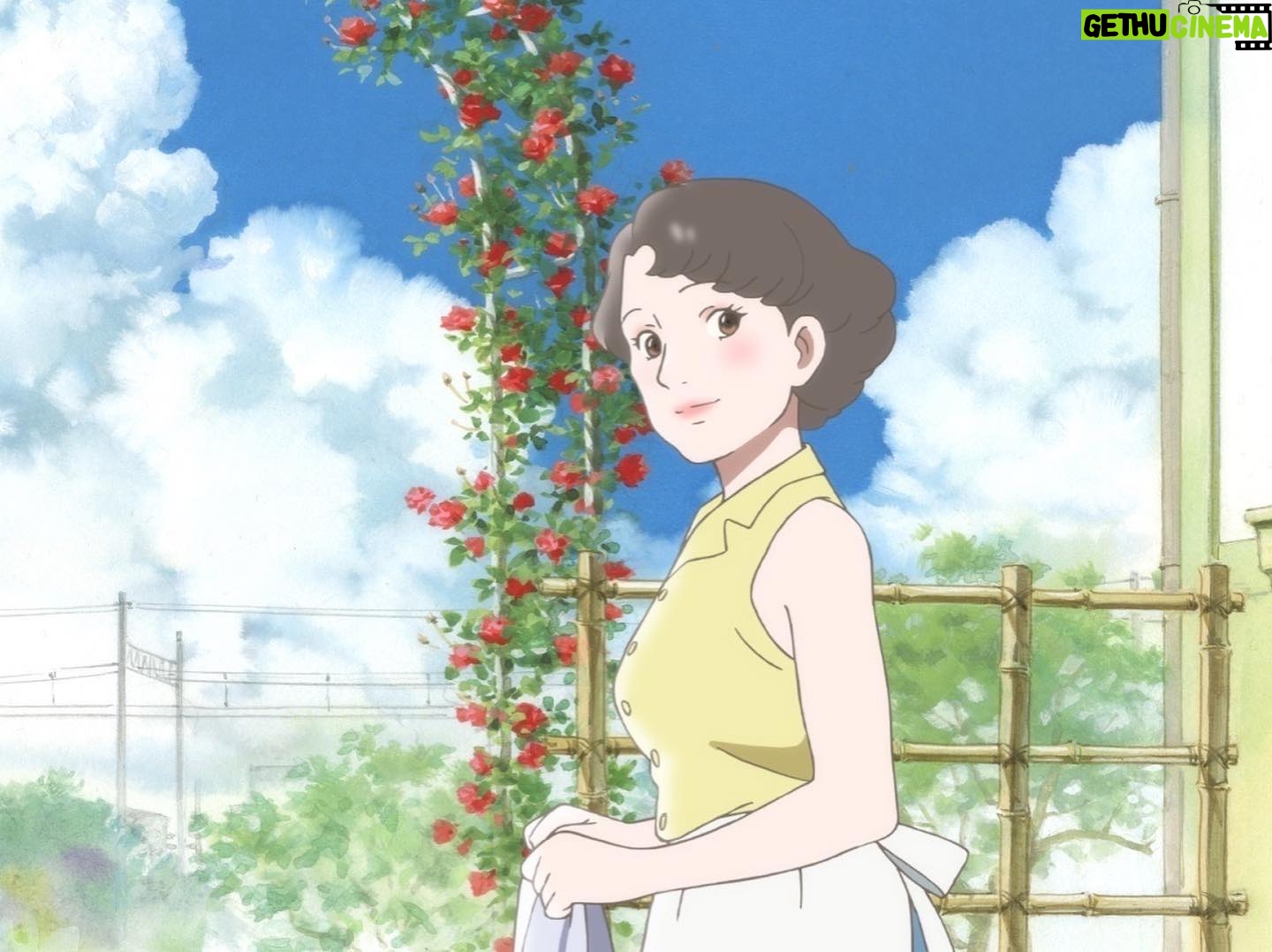 Anne Watanabe Instagram - 世界的ベストセラー 「窓ぎわのトットちゃん」がアニメ映画に! 私はトットちゃんのお母さんの役を演じました。 昭和の最初の頃の自由が丘のあたりの景色が、私は大好きです。 公開は12月8日! The international bestseller "The little girl at the Window" has been made into a movie! I play the role of the main character girl's mother in the movie. I really like the old streets of Tokyo about 80 years ago.