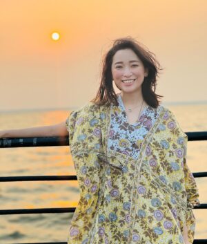 Anne Watanabe Instagram - 誕生日旅行！と称して
南インド🇮🇳ケララ州のコチに行ってきました！☺️
子供連れ&エビ好きならケララが良いよ！と聞いたので
思い切って家族旅行。
インドでのリゾートは美味しくて、楽しかった！
YouTubeに少しその様子をあげましたー🥰👍

それにしてもホテルスタッフの方の写真のテクニックがすごい🤣🤣めちゃ盛れ❤️

I traveled to South India🇮🇳with my children .
 It was a very tasty and fun trip！
 You can watch it on YouTube !