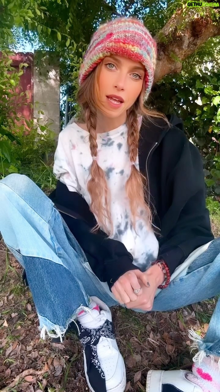 Anne Winters Instagram - One little thing can change the day around 💞