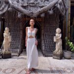 Anne Winters Instagram – In love with the culture of Bali-  The spiritual nature of this city and their rituals is so powerful. Good energy all around. Grateful. Blessed. 🌺🌱📿🌾🙏🏼
