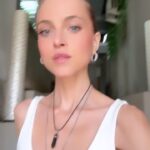Anne Winters Instagram – In love with the culture of Bali-  The spiritual nature of this city and their rituals is so powerful. Good energy all around. Grateful. Blessed. 🌺🌱📿🌾🙏🏼