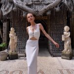 Anne Winters Instagram – In love with the culture of Bali-  The spiritual nature of this city and their rituals is so powerful. Good energy all around. Grateful. Blessed. 🌺🌱📿🌾🙏🏼