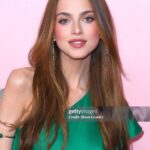 Anne Winters Instagram - Not me basically walking hand in hand with my comedy idol Kristen Wiig last nite #thepalmroyale premiere 🌴👯‍♀️😂 oh and can we PLS make every “red” carpet PINK pls 🩷🙏🏼 K THX BYE 💋💋