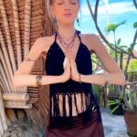 Anne Winters Instagram – Embrace your uniqueness and individuality ☮️
