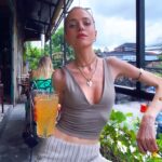 Anne Winters Instagram – Walking is always the best way to see a city!!! never took a taxi 🚕 I found the cutest lil local spots/met some super interesting people/AND drank every juice in site along the way. 🙏🏼🤍🌱☺️ namaste