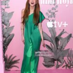 Anne Winters Instagram - Not me basically walking hand in hand with my comedy idol Kristen Wiig last nite #thepalmroyale premiere 🌴👯‍♀️😂 oh and can we PLS make every “red” carpet PINK pls 🩷🙏🏼 K THX BYE 💋💋
